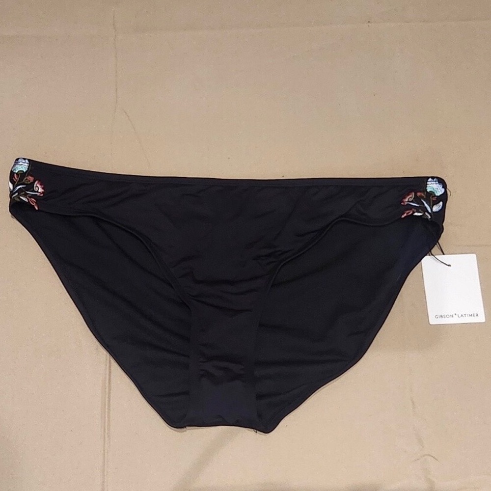 NWT Women’s Bikini Bottoms - Size XL